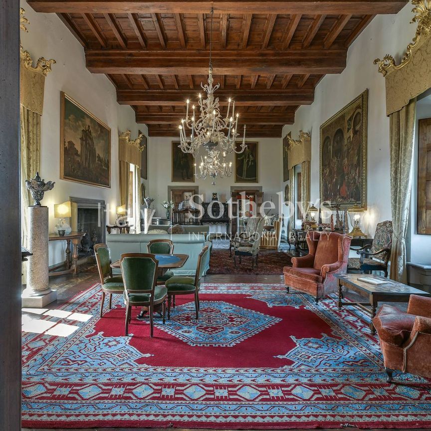 Majestic historical villa in the heart of Tuscany - Photo 1