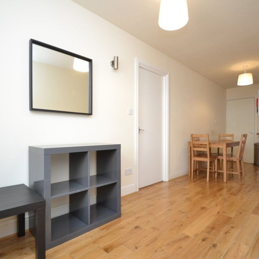 Loampit Vale, London, SE13 - Photo 1