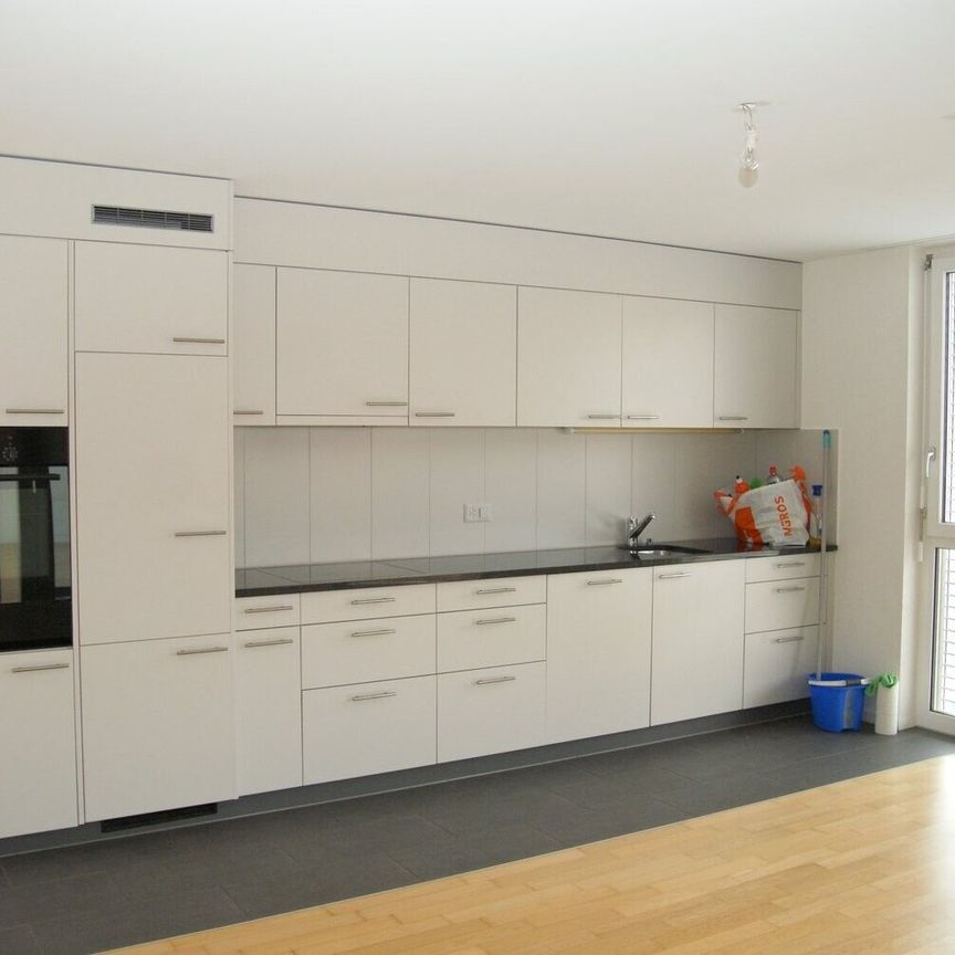 SPACIEUX 4,5 pièces de 136 m2 situé dans un immeuble moderne - Foto 1