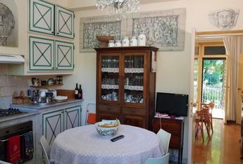 Appia Antica: Luxurious, fully furnished Villa with 5 Bedrooms, 5 baths, large private garden and swimming pool. Beautiful home is lush green setting close to the center. # 651