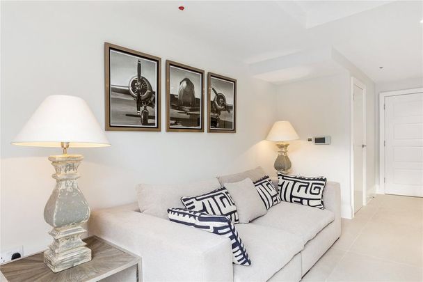 4 bedroom end of terrace house to rent - Photo 1