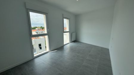 Location Appartement 3 pièces 78m² - Photo 2