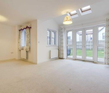3 bedroom semi-detached house to rent - Photo 2