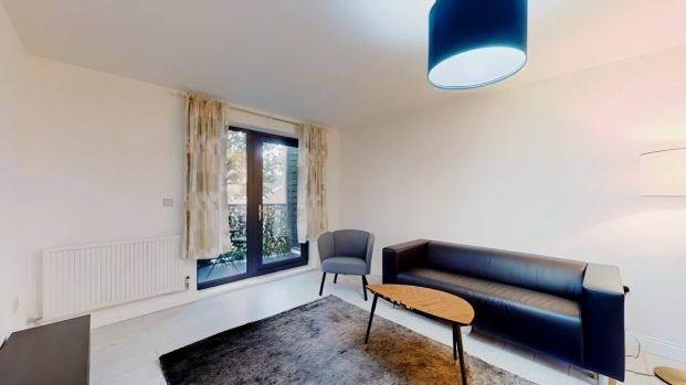 3 Bedroom 2 Bathroom - Photo 1