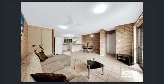 TWO WEEKS FREE RENT - 2 BEDROOM UNIT WITH PRIVATE BALCONY BOASTING OCEAN VIEWS - Photo 1