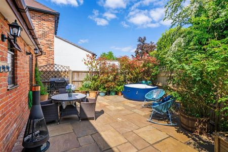 4 bedroom detached house to rent - Photo 3