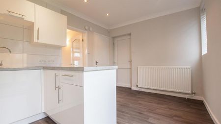 2 bedroom semi-detached house to rent - Photo 4