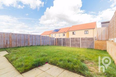 3 bedroom semi-detached house to rent - Photo 2