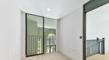 3 bedroom flat to rent - Photo 3