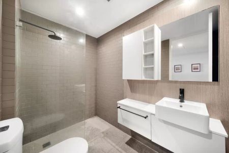 Stylish One-Bed Haven with Scenic Views - Photo 4