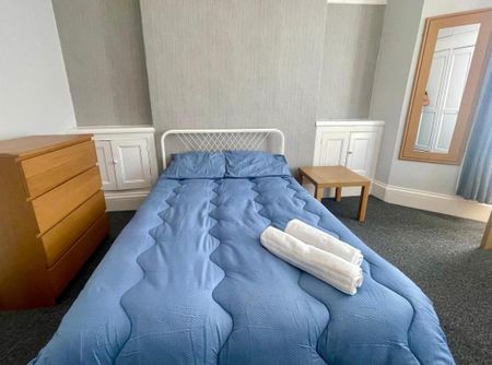 5 bedroom terraced house to rent - Photo 4