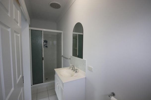 Charming Family Home in Kirwan - Photo 1