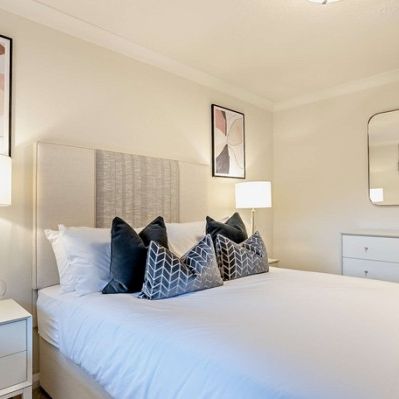 Two Bedroom Flat to rent in London - Photo 1