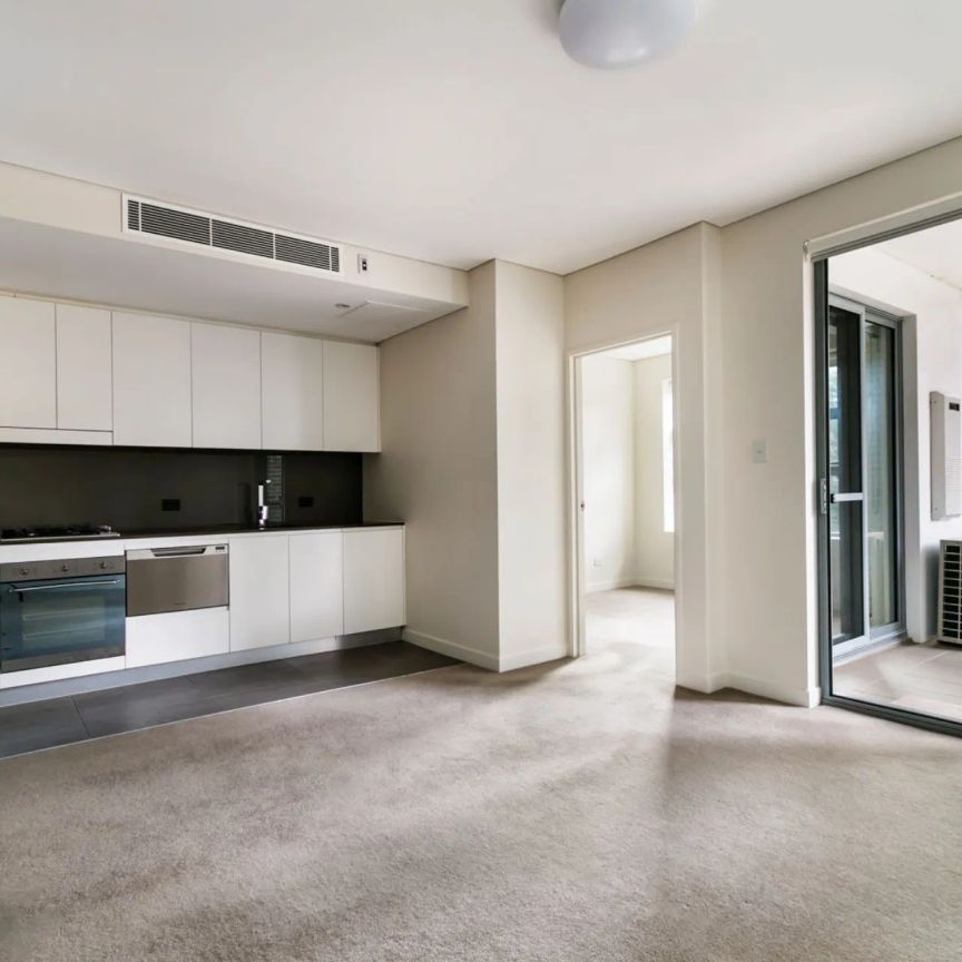 Stylish One Bedroom Apartment in Modern Complex - Photo 1