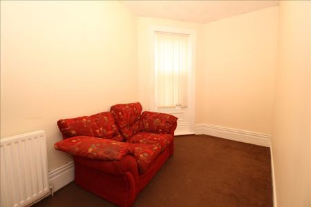 4 bed upper flat to rent in NE4 - Photo 5