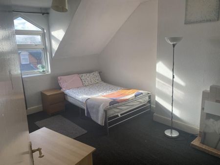 7 bedroom terraced house to rent - Photo 3