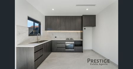 Modern Family Residence! - Photo 4