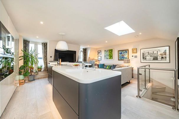 3 bedroom flat to rent - Photo 1