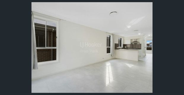 STYLISH FAMILY HOME - Photo 1