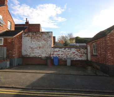 Commercial Road, Kettering, NN16 - Photo 2