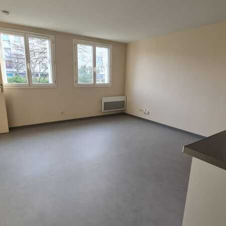 Location Appartement 2 pièces 43m² ORLEANS 45000 - Photo 1