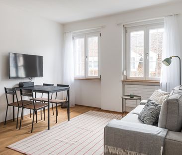 Charming 2.5-Room Apartment in Historic Basel Building - Photo 2