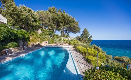 Villa pied dans l'eau à la location- Saint-Tropez /La Croix -Valmer - Secteur Gigaro, accès privé à la mer. - Photo 3