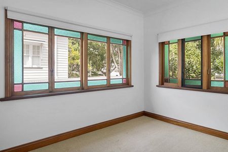 Charming Family Home in Quiet Street - Photo 5