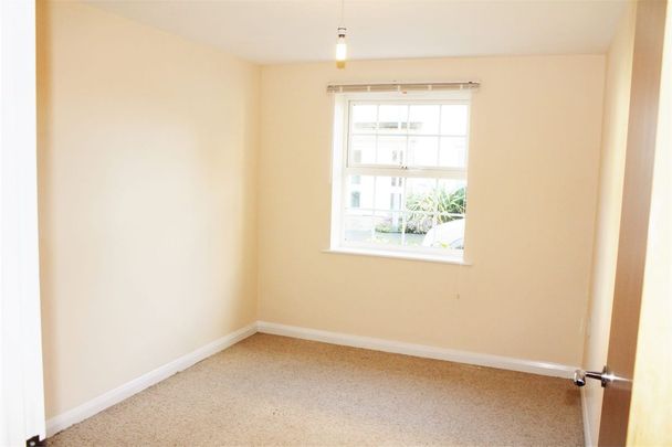 Gatehouse Court, Taunton - Photo 1