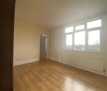 3 bed duplex to rent in Buckingham Road, Edgware, HA8 - Photo 2