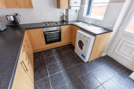 4 bedroom terraced house to rent - Photo 2