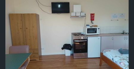 Fully Furnished Garden Studio Apartment – All Bills Included! - Photo 5