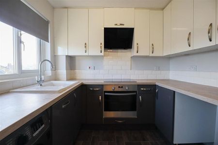 2 bedroom flat to rent - Photo 4