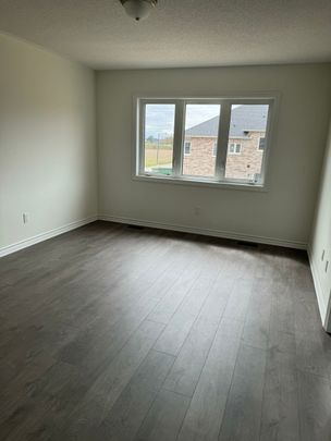 Three bedroom for rent in Thorold - Photo 1