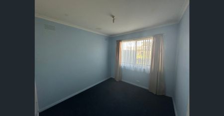 Charming Family Home in Prime Corio Location - Photo 2