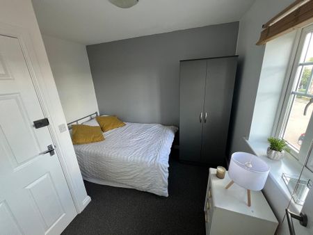 1 bedroom in a house share to rent - Photo 4