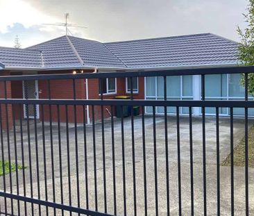4 bedroom house in the heart of Kelston - Photo 2