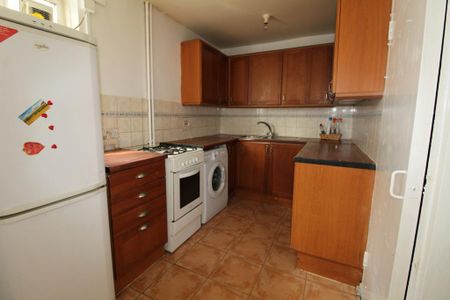 3 bedroom maisonette to rent - Photo 3
