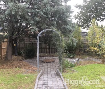 Spacious Family Home for Rent in Box Hill North - Photo 6