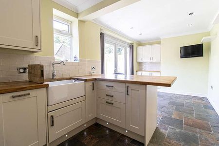 Heol Berry, Gwaelod-y-garth, Cardiff, CF15 - Photo 2