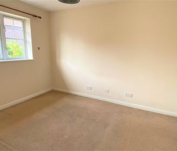 3 bedroom end of terrace house to rent - Photo 3