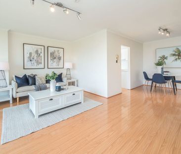 IDYLLIC ADDRESS WITH COMPLETE CONVENIENCE - Photo 3