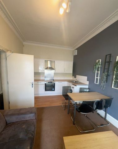 3 bedroom apartment to rent - Photo 2