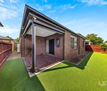 Stylish Family Living in Waterhaven Estate !! - Photo 1