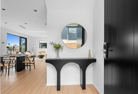 4 Bedrooms on Cadman Ave - Photo 3