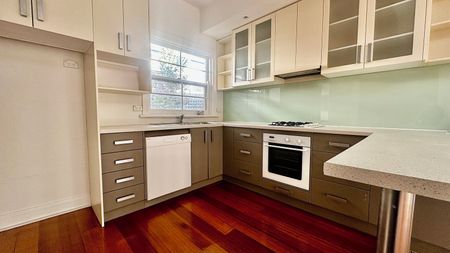 Freshly Painted Family Gem in Balwyn High School Zone - Photo 4