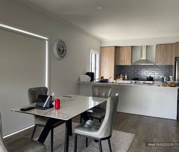 FOUR BEDROOM HOME - LOW MAINTENANCE ! - Photo 4