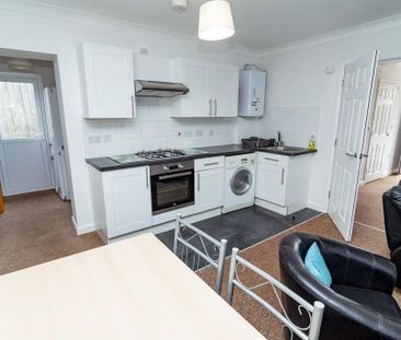 1 bedroom in a house share to rent - Photo 2