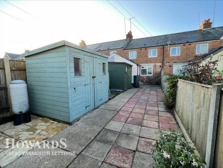 3 bedroom terraced house to rent - Photo 2