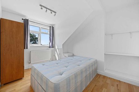 3 bedroom flat to rent - Photo 3